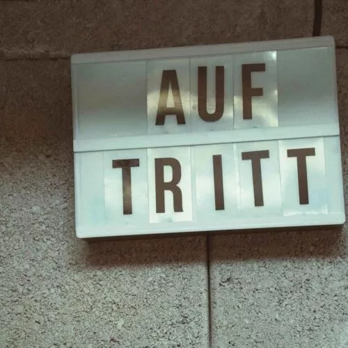 Leuchtschild "AUFTRITT"